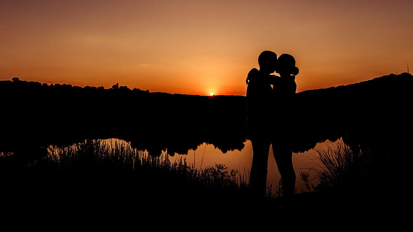 Beso romántico Pareja Puesta de sol Amor puesta de sol romántica