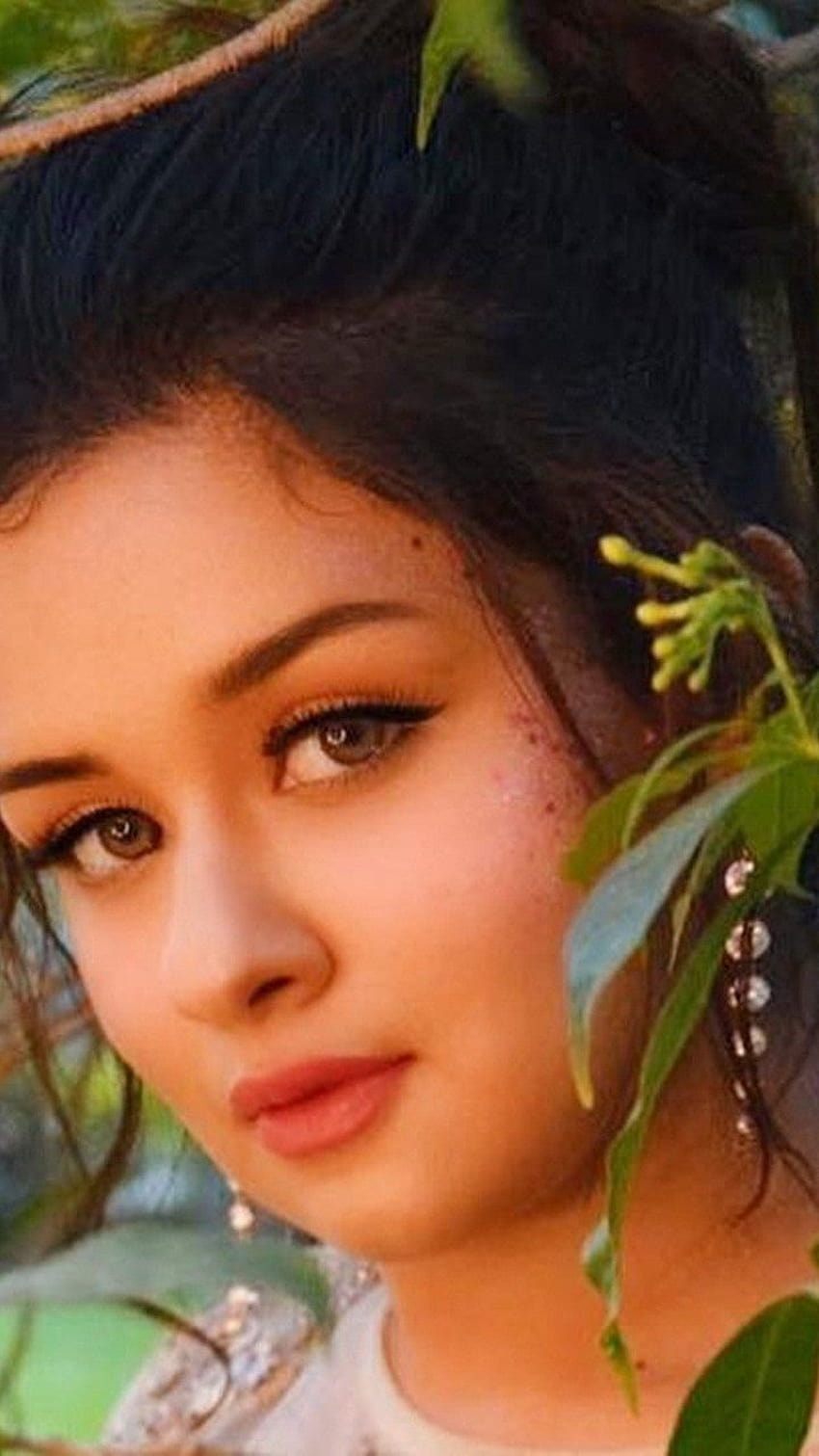 Avneet Kaur Avneet Kaur Close Up Face Hd Phone Wallpaper Pxfuel