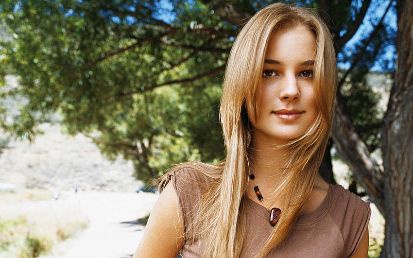 Emily Vancamp Hd Wallpaper Pxfuel