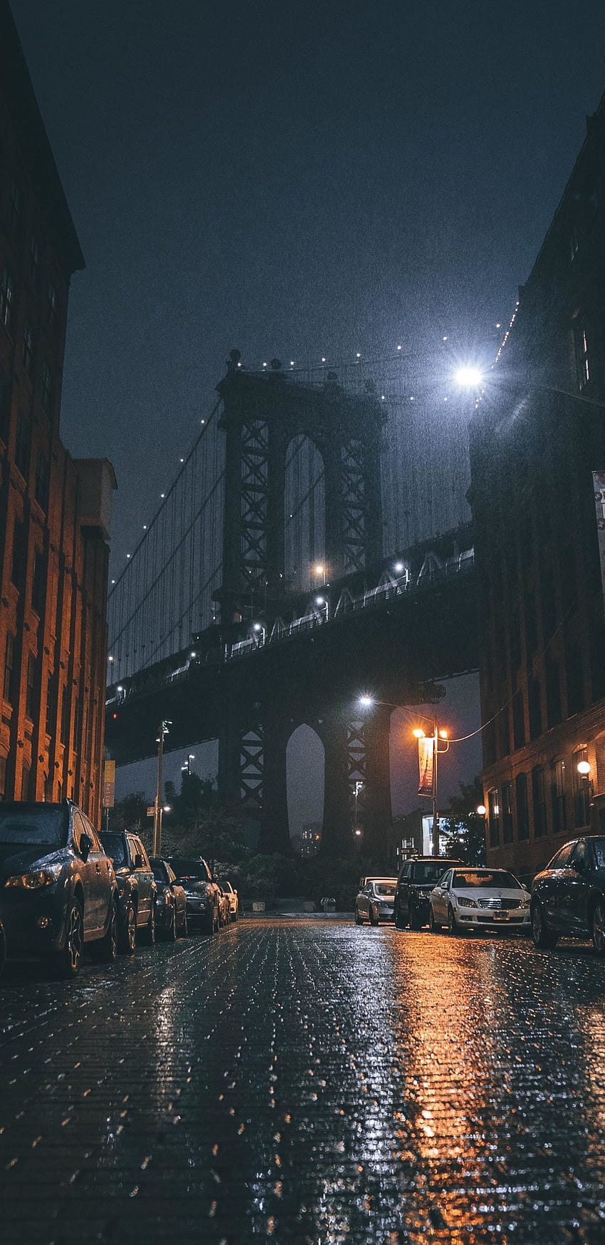 1440x2960 ​​Тротоар близо до мост, град, нощ през 2020 г., естетична дъждовна нощ HD тапет за телефон