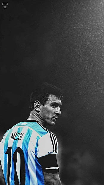 Messi number 10 in black and white 4K wallpaper download