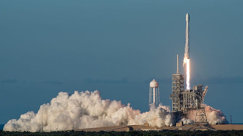 7 months, 10 launches: SpaceX racks up another win with Intelsat 35e, spacex launch HD wallpaper
