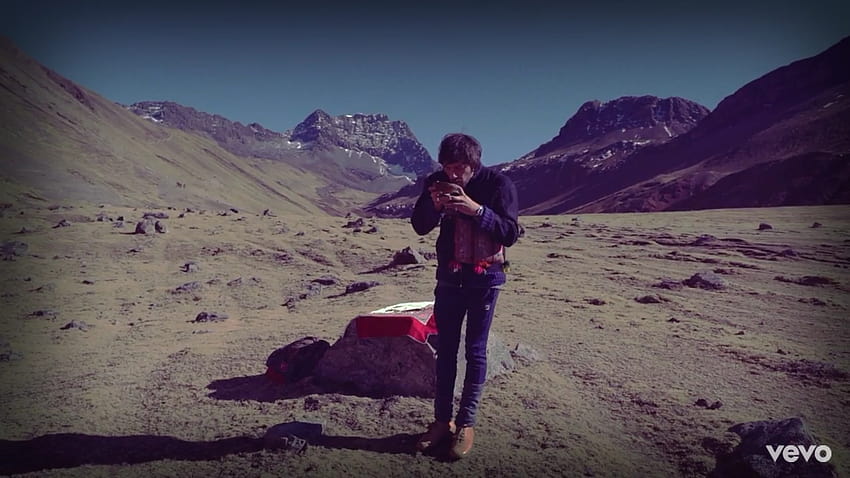 León Larregui se pasea entre paisaje dans la vidéo de 'Birdie', su nuevo sencillo, leon larregui Fond d'écran HD