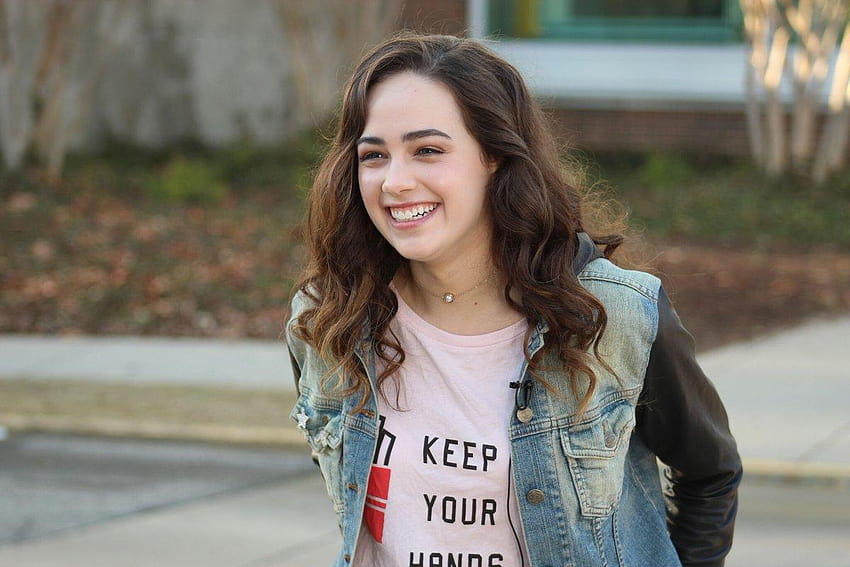 Mary Mouser HD wallpaper