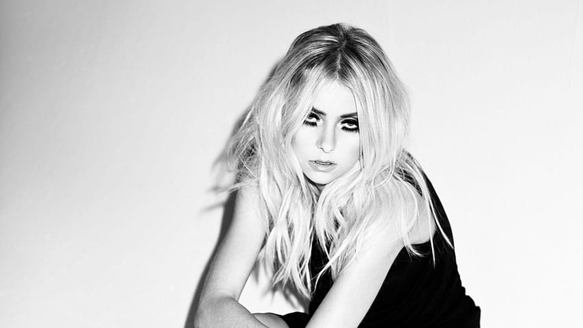 Taylor Momsen 12 Hd Wallpaper 