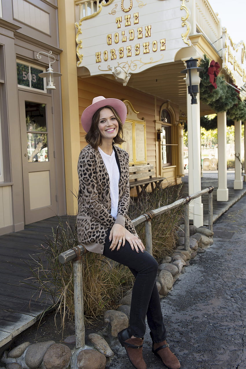 Mandy Moore Celebrates Disney Junior's 'Sheriff Callie's Wild West' at Disneyland Park HD phone wallpaper