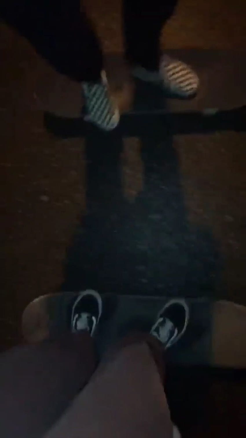 Nuits floues., filles esthétiques du skateboard Fond d'écran de téléphone HD