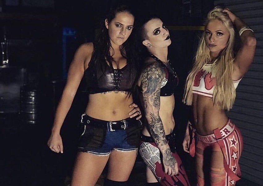 Gwiazdy WWE reagują na niespodziankę Ruby Riot, Liv Morgan i Sarah Logan, wwe liv morgan Tapeta HD