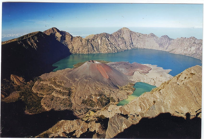 Parco nazionale Gunung Rinjani e isola del lago Segara Anak Lombok Sfondo HD