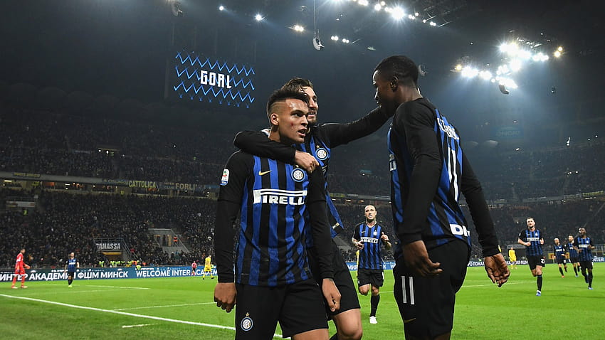 Inter players celebrate Lautaro Martínez' goal in their 3, lautaro martinez HD wallpaper