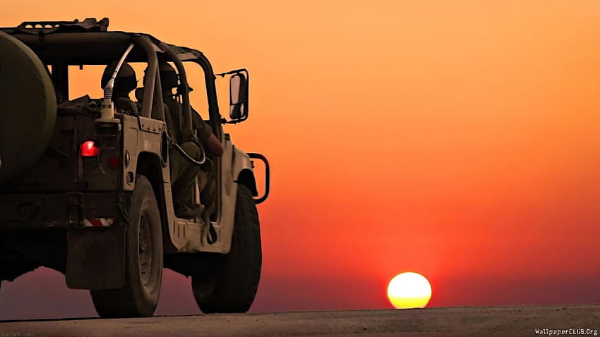  Sunset Desert Jeep Car, jeep del ejército, Fondo de pantalla HD