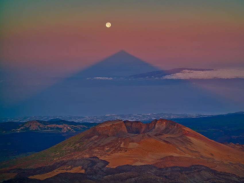 2560x1920 Sun Shadow Mount Teide Pyramid PC and Mac HD wallpaper