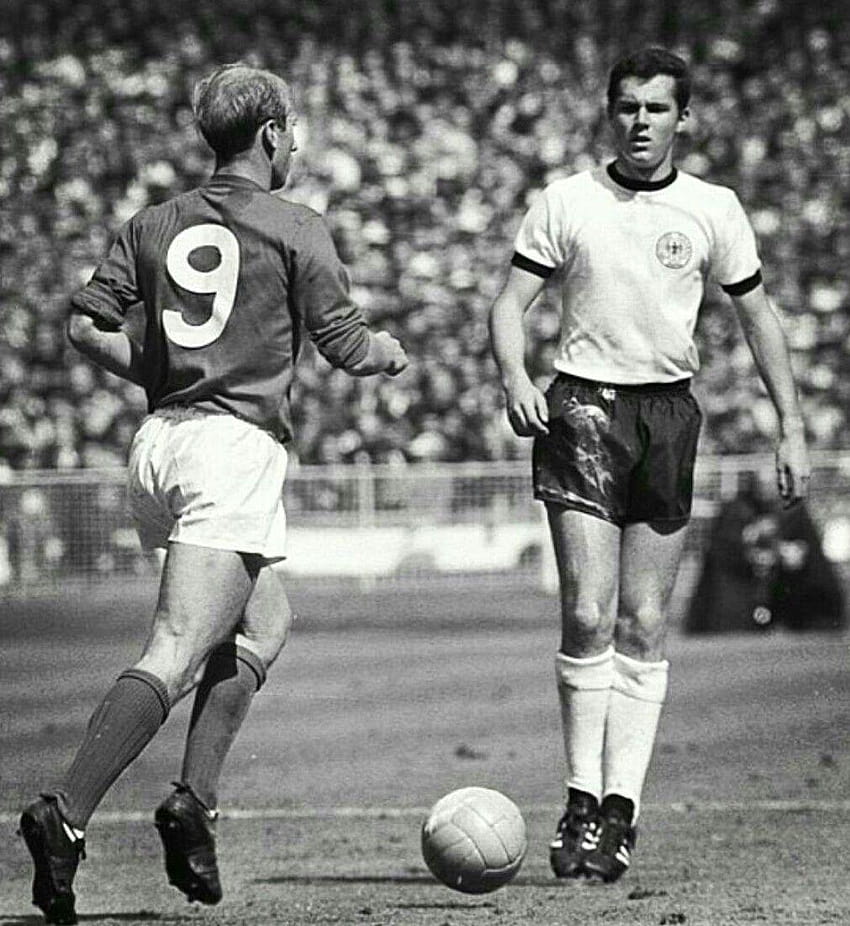 England's Bobby Charlton vs Germany's Franz Beckenbauer in World Cup HD phone wallpaper