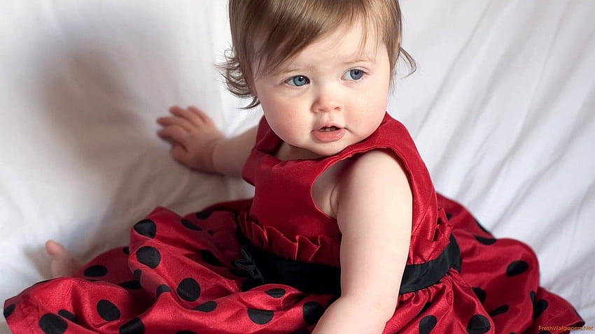 Cute Baby Girl, quite small girl HD wallpaper