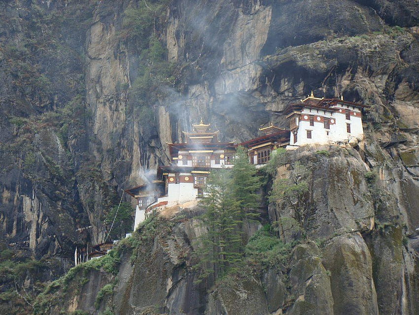 Taktsang tiger nest monastery is one of the sightseeing places in Paro, tigers nest temple HD wallpaper