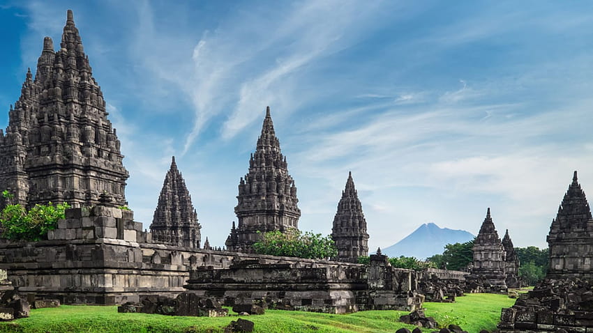 Borobudur-Sonnenaufgang, Prambanan-Tempel und Mount Merapi Day Tour HD-Hintergrundbild