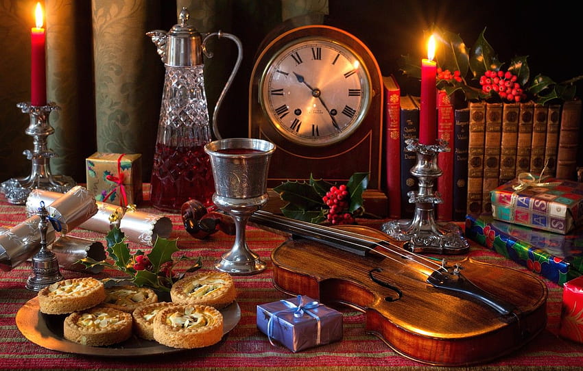 вино, цигулка, часовник, чаша, книги, свещи, бисквитки, часовникова камбана HD тапет