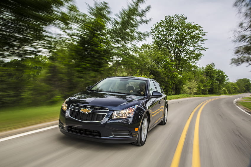 Chevrolet Cruze Diesel 46 MPG établit une référence en matière d'économie de carburant sur l'autoroute, chevy cruze Fond d'écran HD