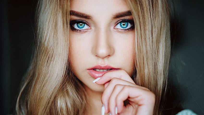 duże niebieskie oczy portret blondynka i czas, portret blondynka Tapeta HD