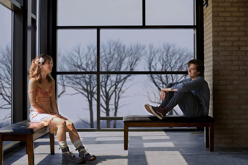 Ulasan film Five Feet Apart: Romansa remaja mencoba Wallpaper HD