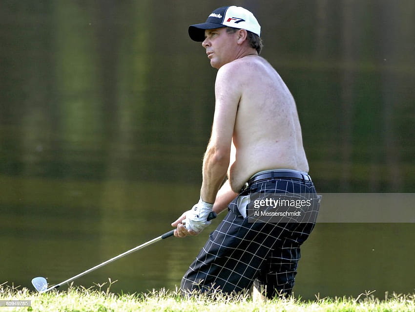 Doug Barron plays from a water hazard on the 16th hole during the... News HD wallpaper