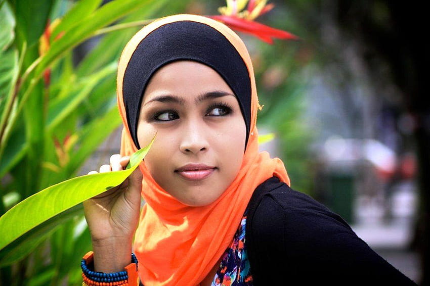 Muslim fashion 2012, muslim girl HD wallpaper