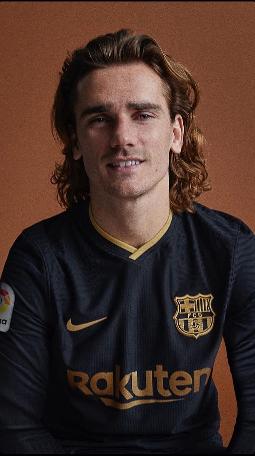 Man Utd target Antoine Griezmann gets new hairdo  but footie fans are not  impressed  Daily Star
