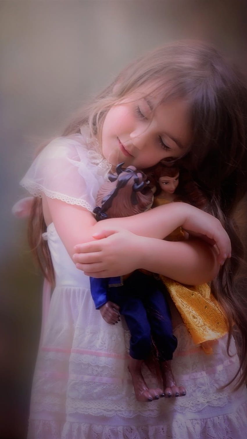 Iphone Cute Little Girl And Her Doll, girl doll iphone HD phone wallpaper