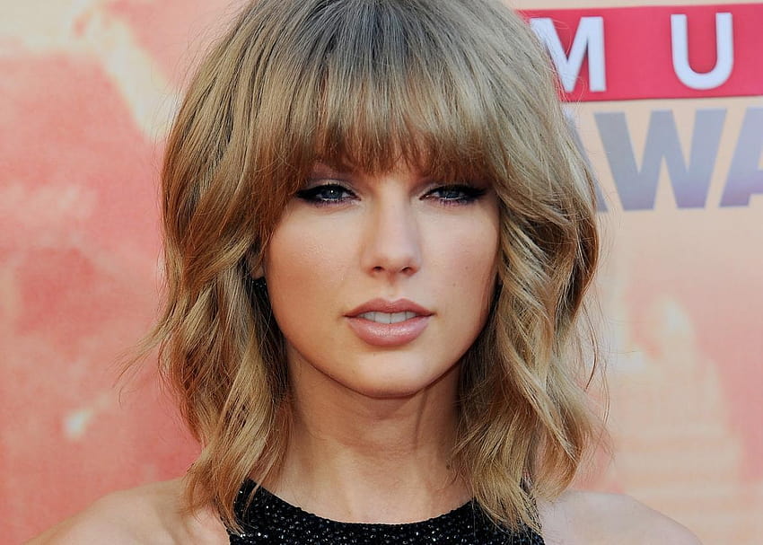 Taylor Swift da marcha atrás en “Bad Blood” como Her Throne of Lies, iheartradio music awards fondo de pantalla
