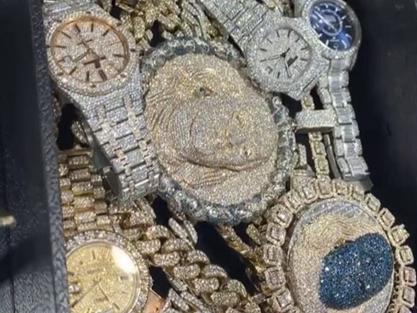 Blueface Shows Off His Insane Ice :, iced out chains HD wallpaper