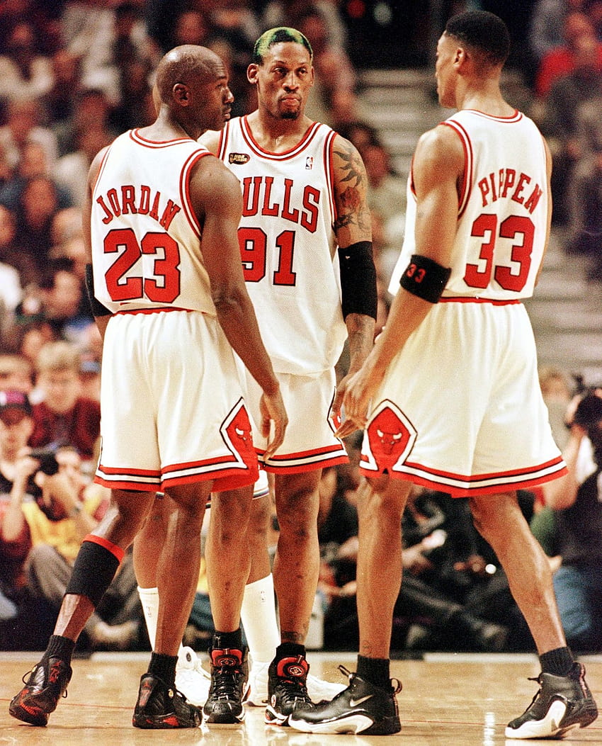 Um olhar arrepiante sobre Rodman, Michael Jordan e Scottie Pippen Papel de parede de celular HD