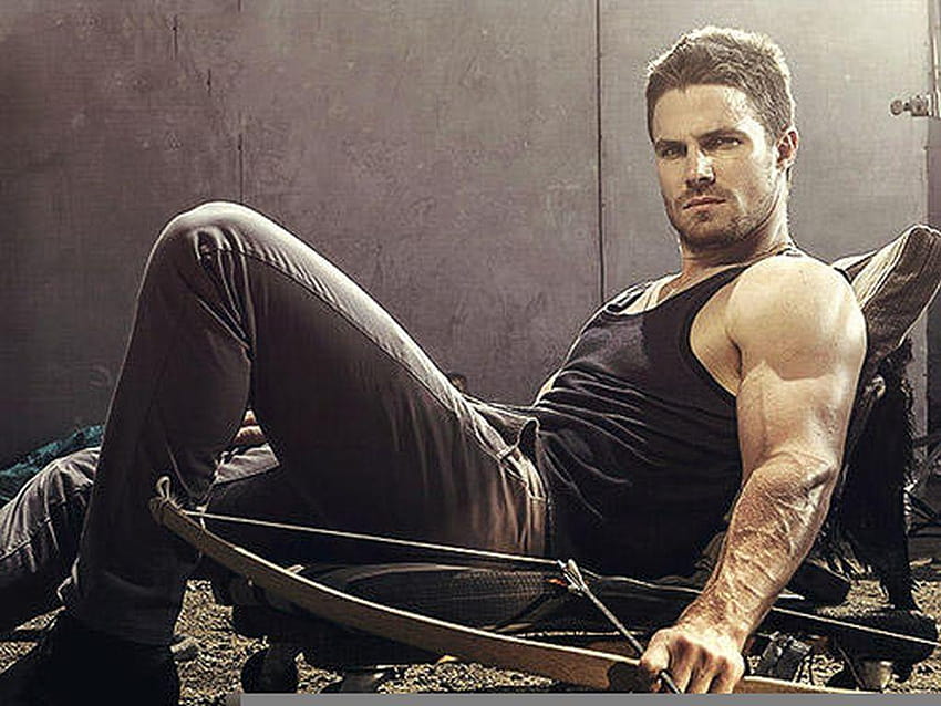 Arrow Stephen Amell Says Lian Yu Survivors May Have Physical Scars