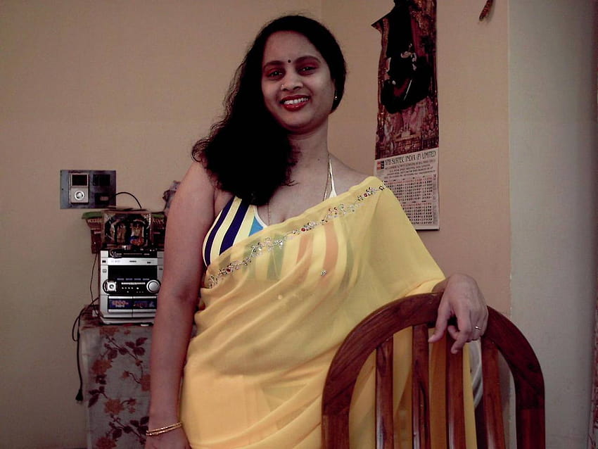 Ciocia odsłaniająca się w sari, ciocia pełna Tapeta HD