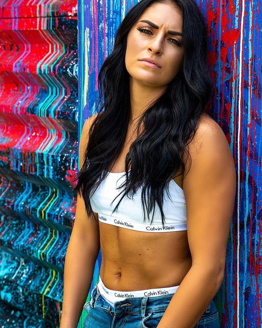 Sarah Logan is the first female wrestler that came out as a lesbian. HD phone wallpaper