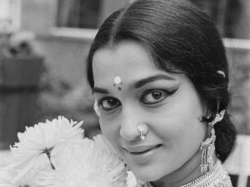 Happy Birtay Asha Parekh: Take a trip down memory lane with these of 'The Hit Girl' as she turns 78 HD wallpaper