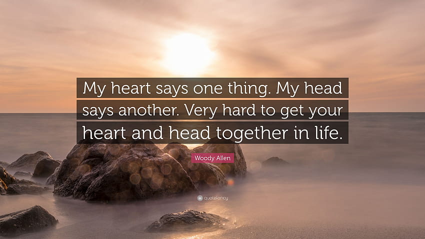 Цитат на Уди Алън: „Сърцето ми казва едно нещо. Главата ми казва друго. Много трудно за получаване, моята глава моето сърце HD тапет