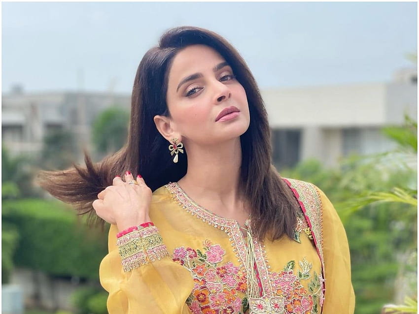 Outrage Over Saba Qamar Shooting Dance Video at Historical Mosque, Pak Court Issues Arrest Warrant HD wallpaper