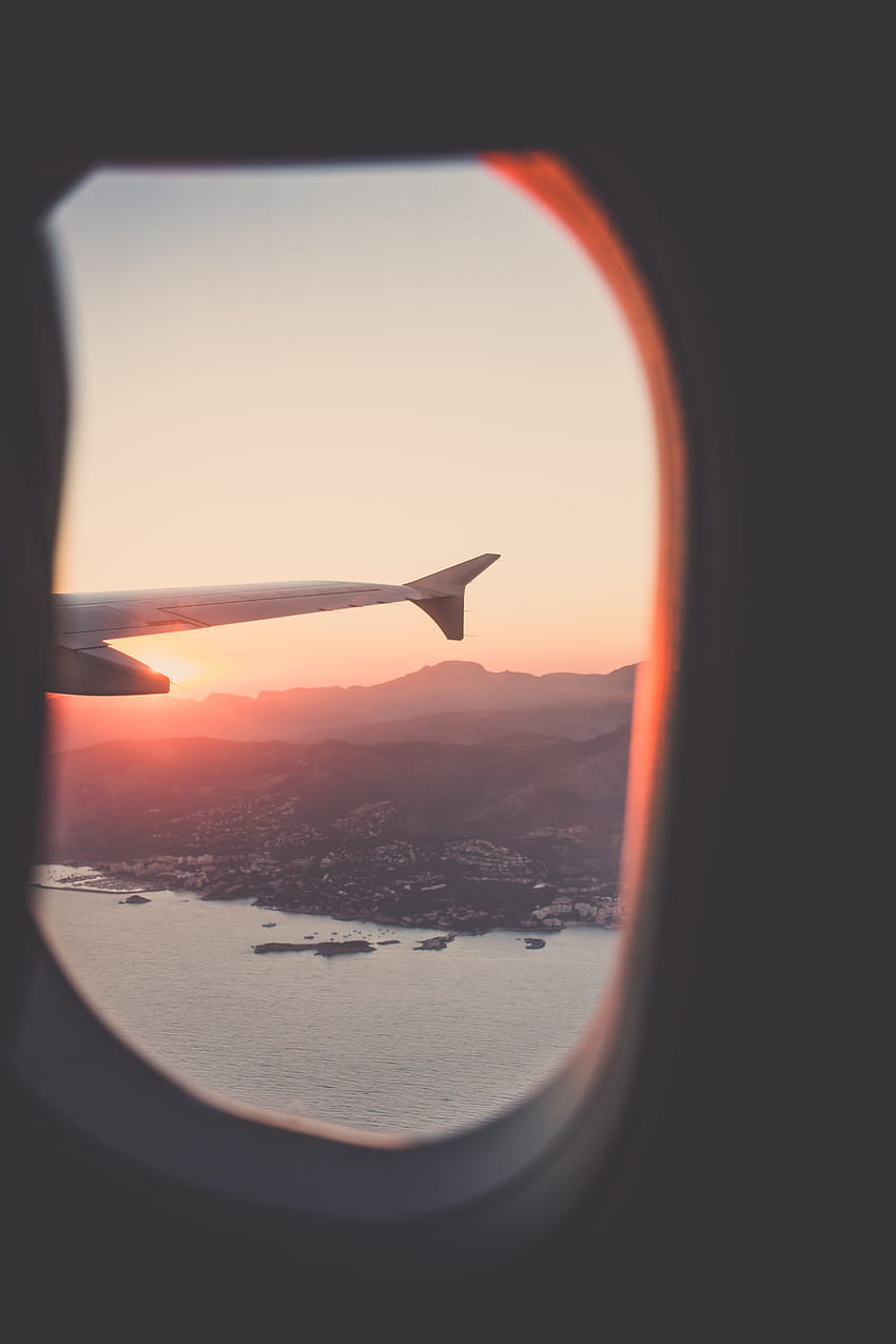 La vue par la fenêtre de l'avion, coucher de soleil esthétique sur l'avion Fond d'écran de téléphone HD