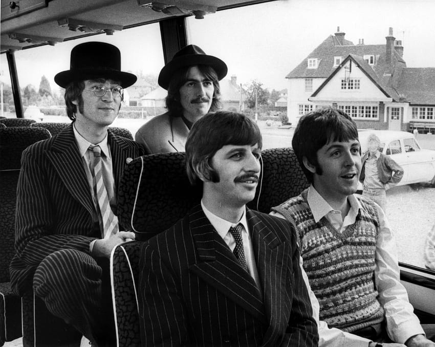 Magical Mystery Tour': Inside Beatles' Psychedelic Album Odyssey, gira mágica y misteriosa del teléfono de los Beatles fondo de pantalla