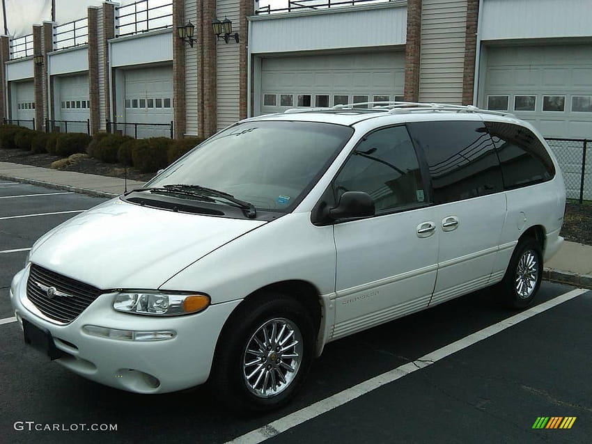 2000 Bright White Chrysler Town & Country Limited Hd Wallpaper 