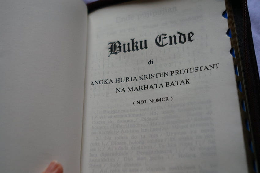 Batak Toba Language Bible With Hymnal 556 Hymns / Bibel HD wallpaper