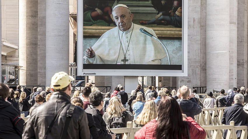 Pope Francis livestreams Sunday address amid coronavirus outbreak HD wallpaper