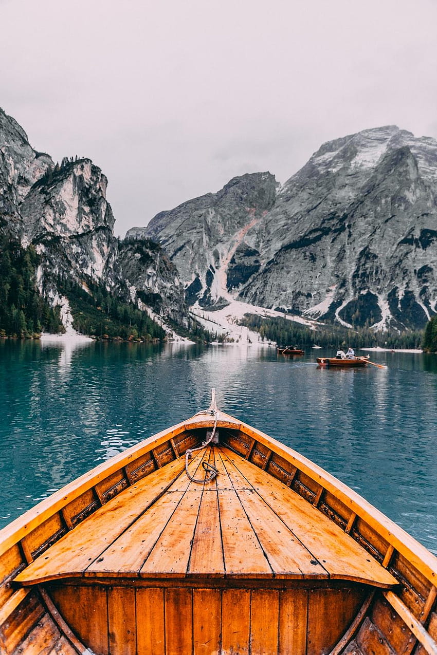 2 Barco, lago di braies italia fondo de pantalla del teléfono