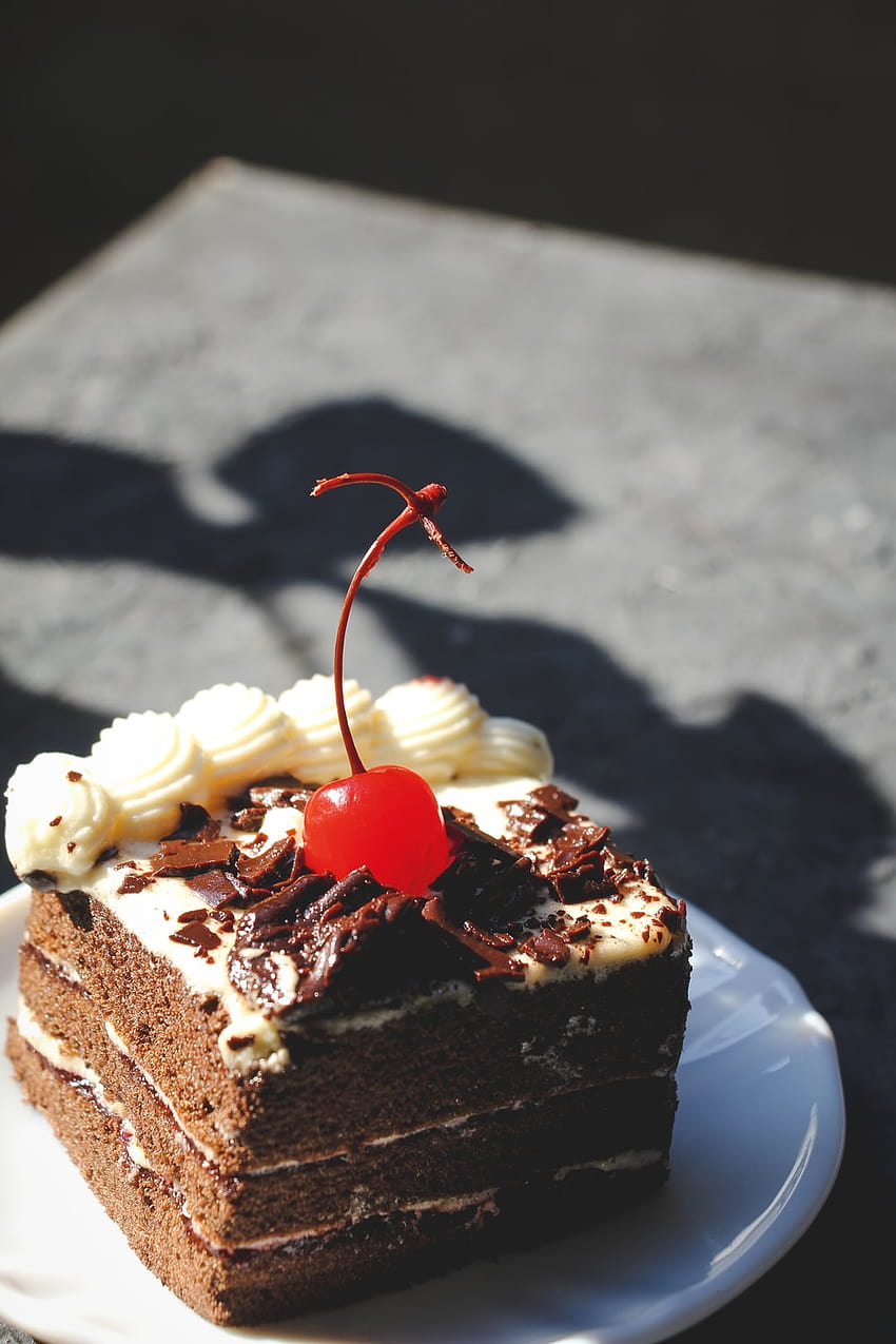 6 Best Black Birthday Cake Ideas + 3 Tasty Alternatives - Tartelette