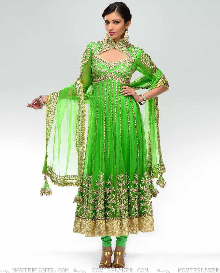 Green Gowns Online: Latest Designs of Green Gowns Shopping