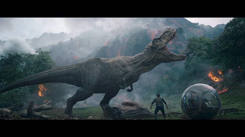 Watch Chris Pratt Hide For Dear Life In 'Jurassic World: Fallen, blue vs indoraptor HD wallpaper