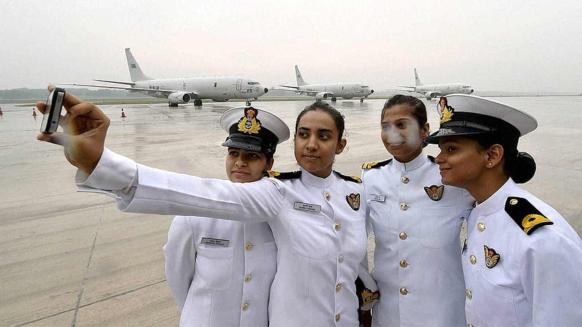 インド海軍、軍艦に常駐する女性将校を任命、インド海軍の制服 高画質の壁紙