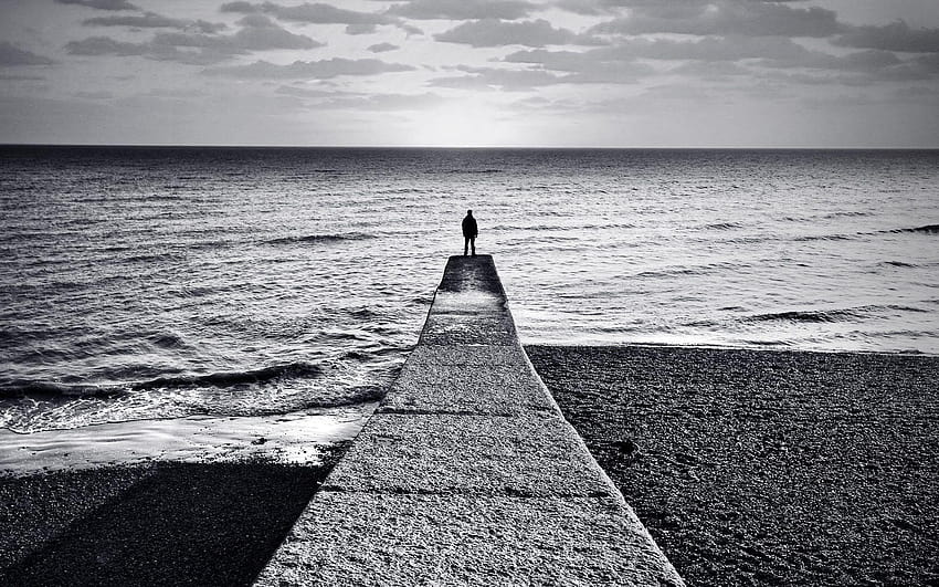 바다, 구름, 회색조, 바다, 혼자 남자, 해변 :: HD 월페이퍼