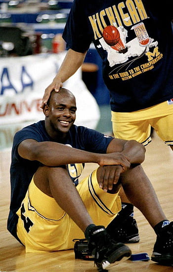 With NIL now in effect, Chris Webber wants the Fab Five banners