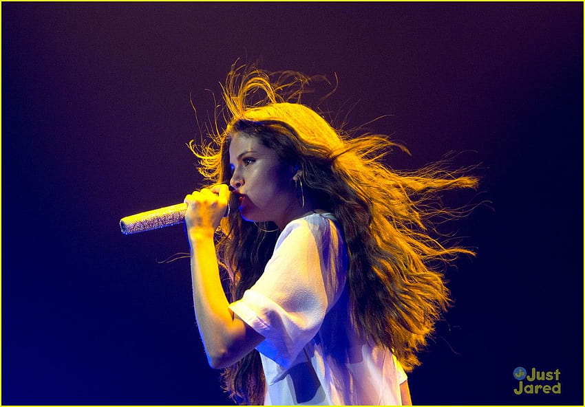 Selena Gomez: Amsterdam Concert Pics!: 593658, selena gomez concert HD wallpaper